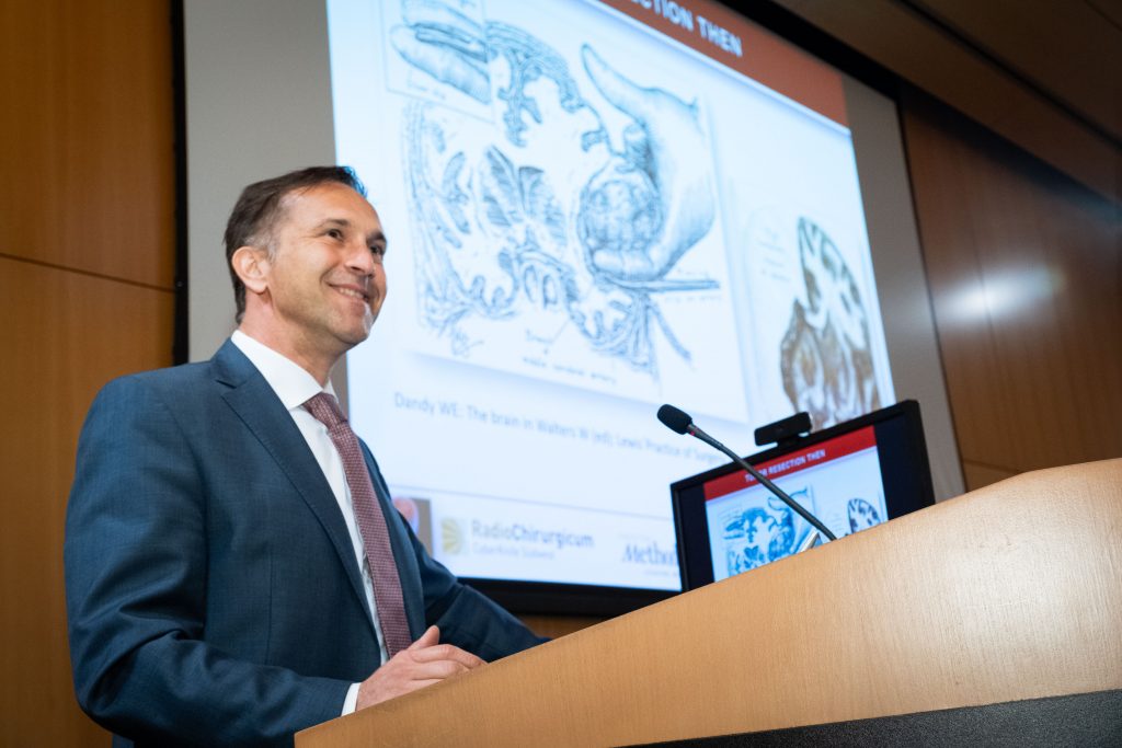 Prof. Feigl, Houston, internationaler Experte, minimalinvasive Neurochirurgie