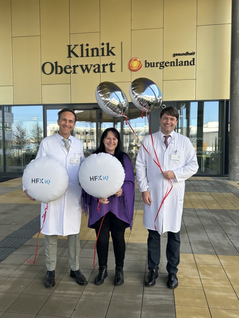 Prof. Feigl und Dr. Staribacher nach der erfolgreichen Implantation des ersten Nevro HFX KI-Schmerzstimulators in der Klinik Oberwart.